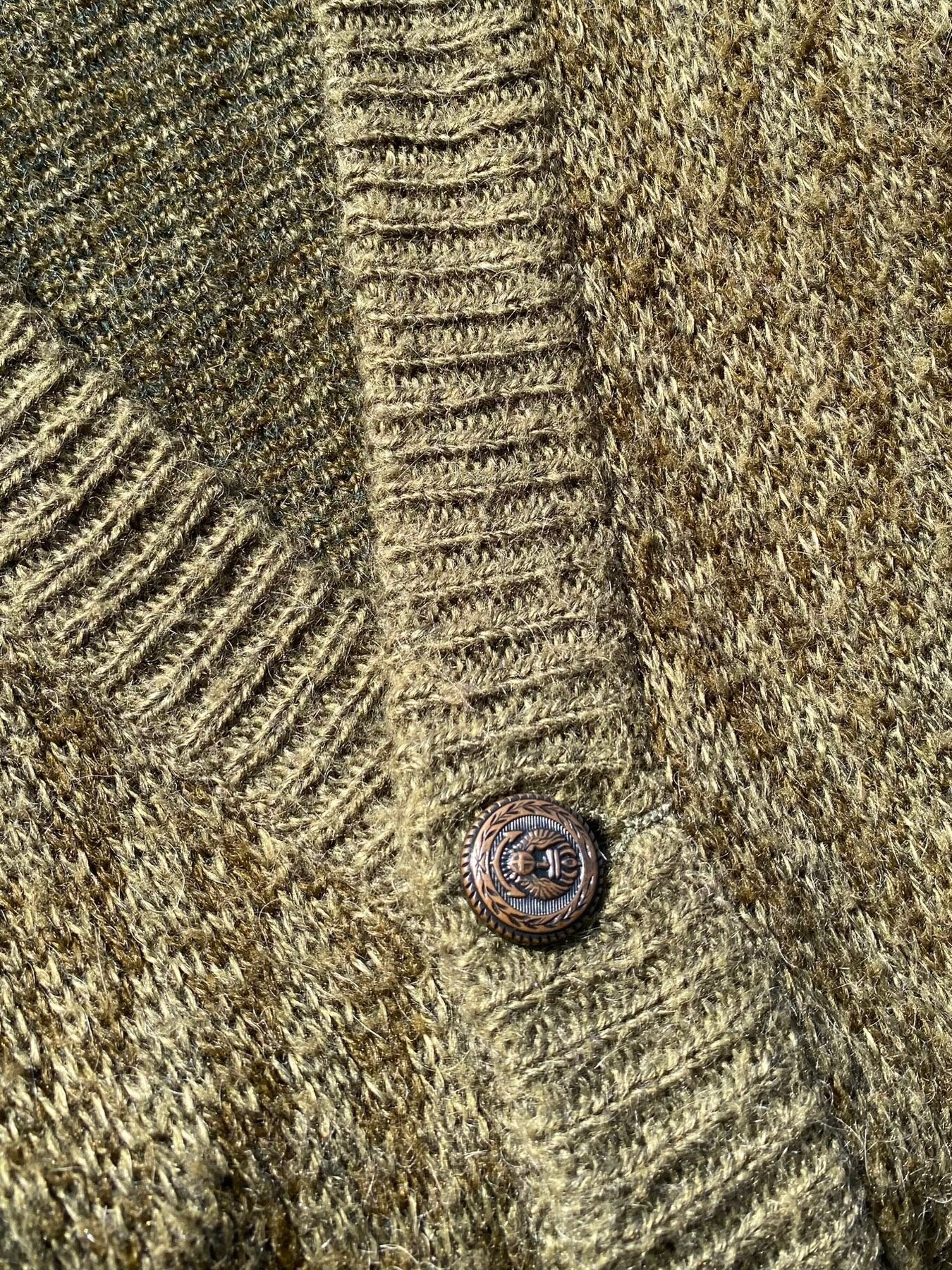 Οlive vintage cardigan with unique buttons