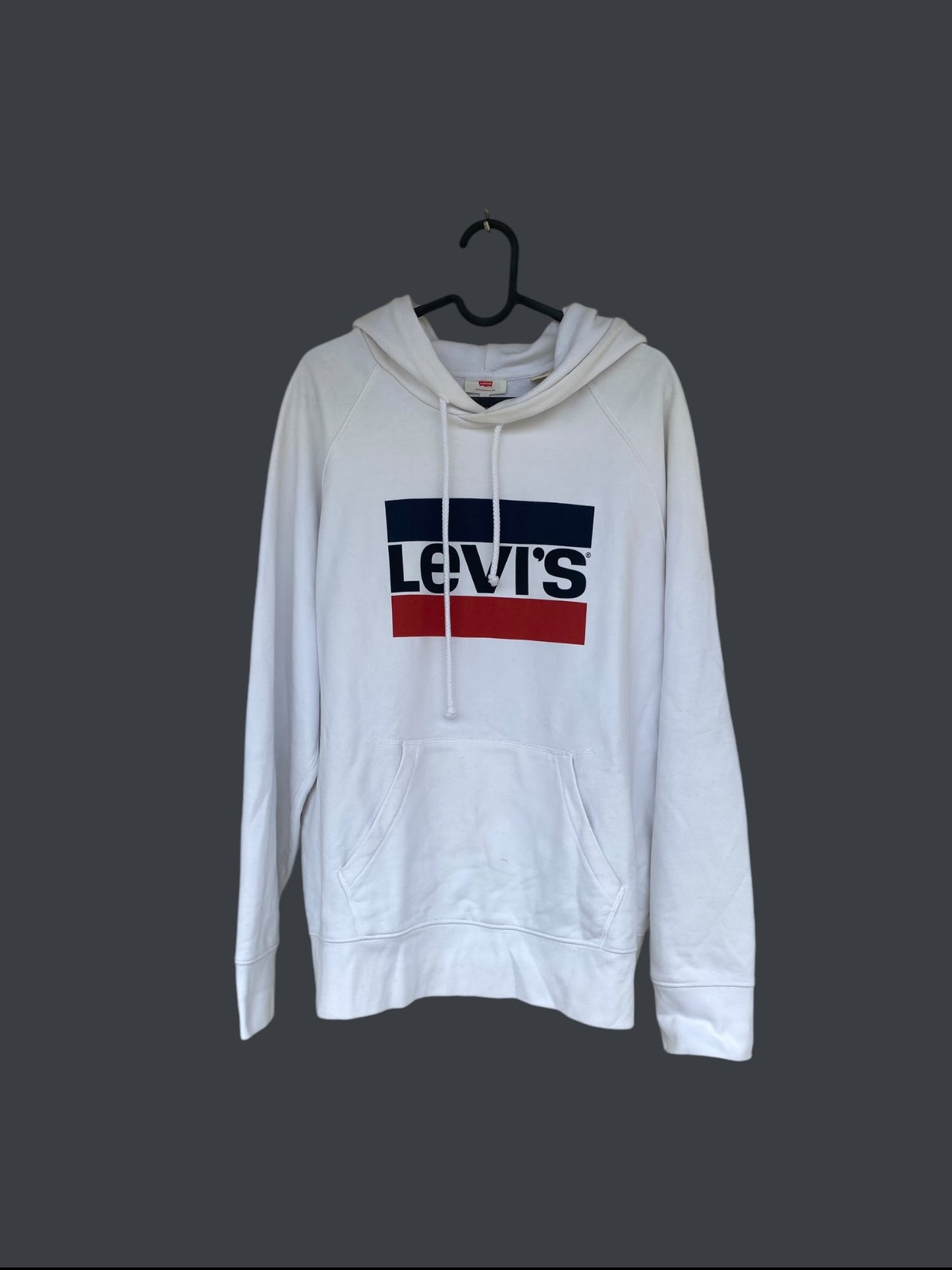 White Levi’s hoodie