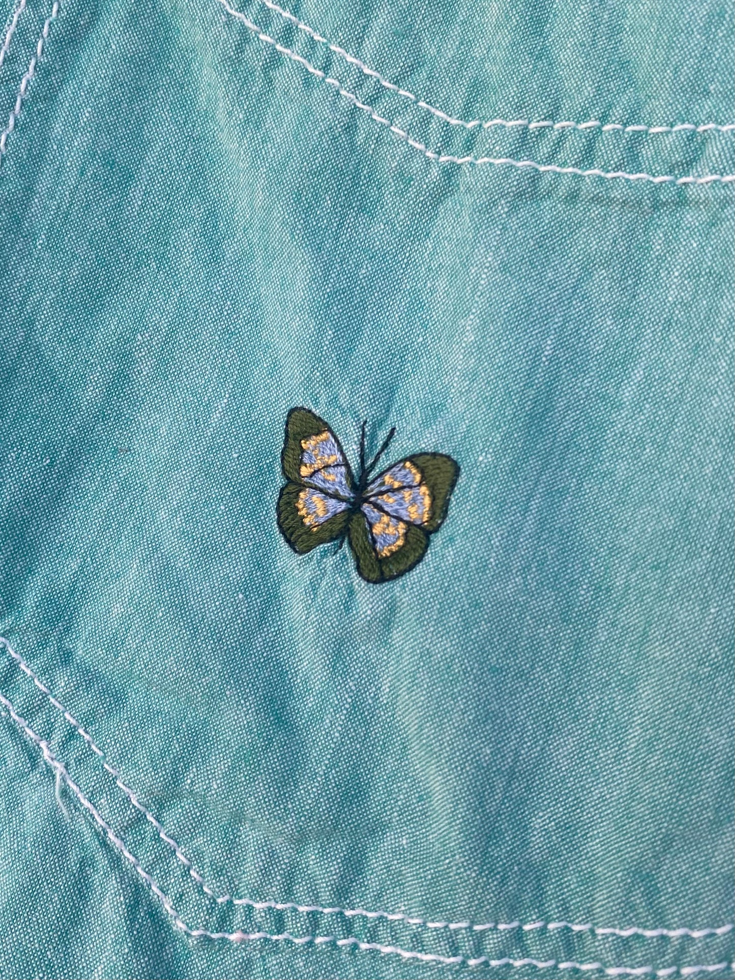 Vintage casual shirt with an embroidered butterfly