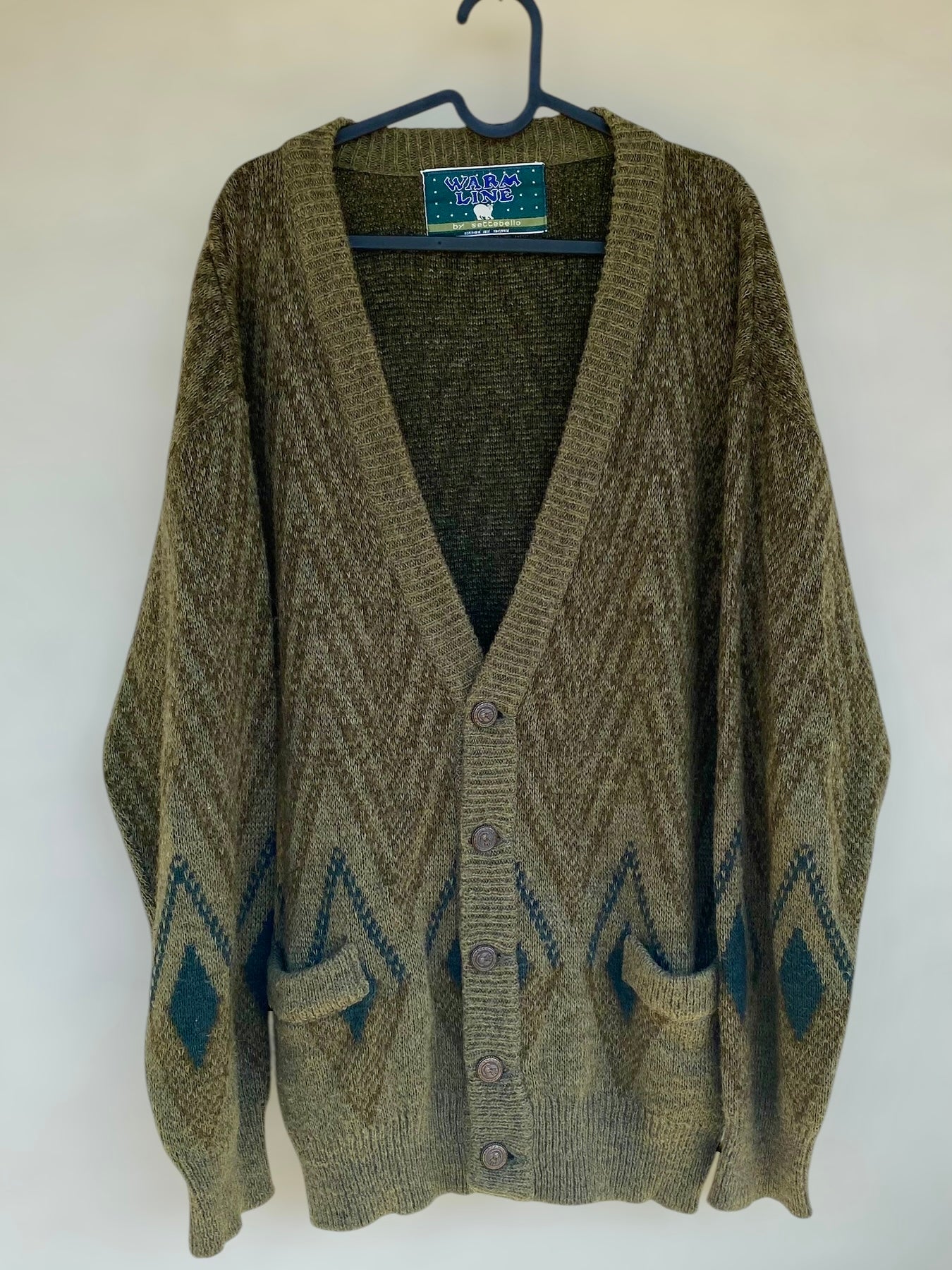 Οlive vintage cardigan with unique buttons