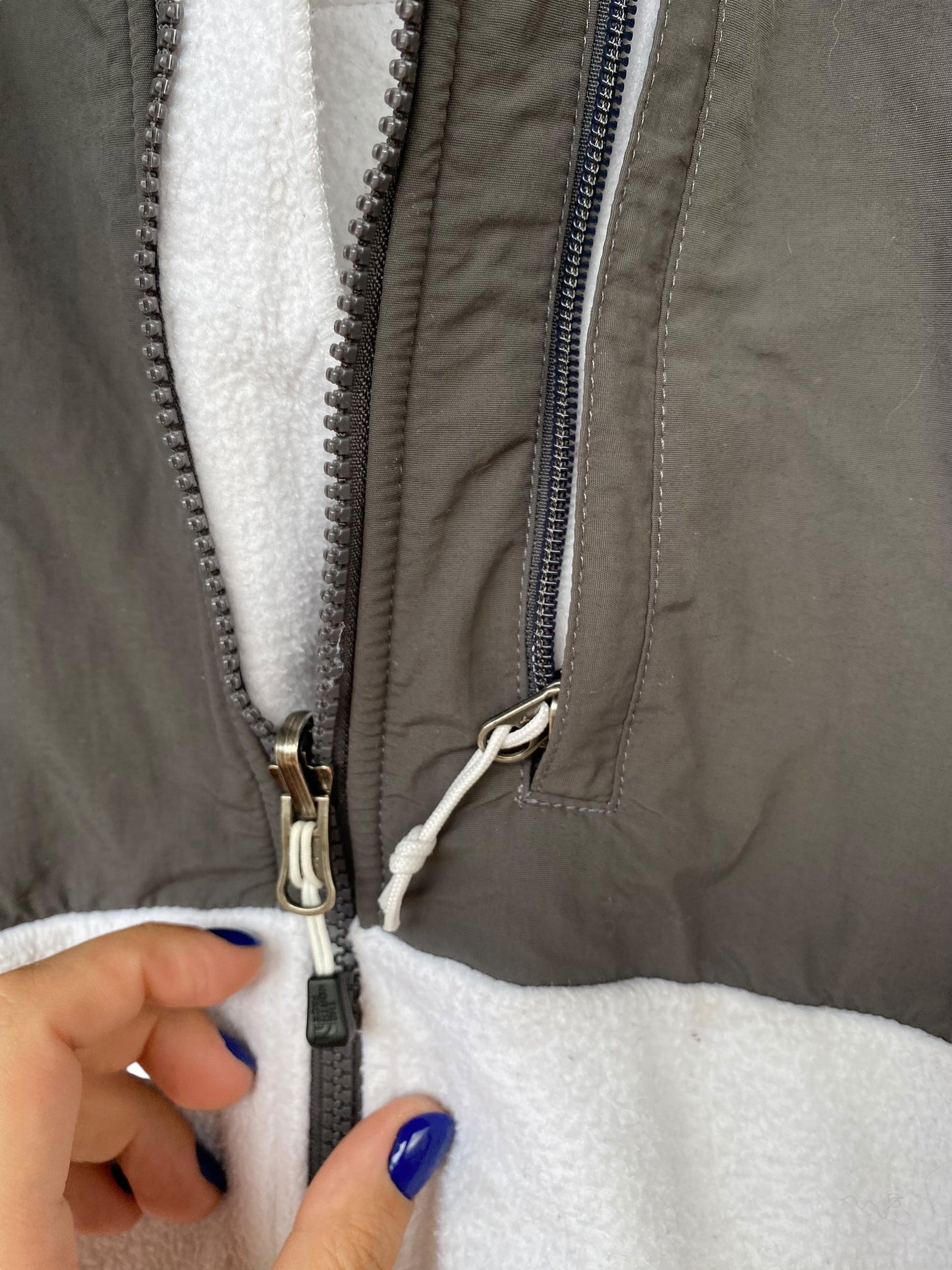 White-dark grey the North Face Denali fleece