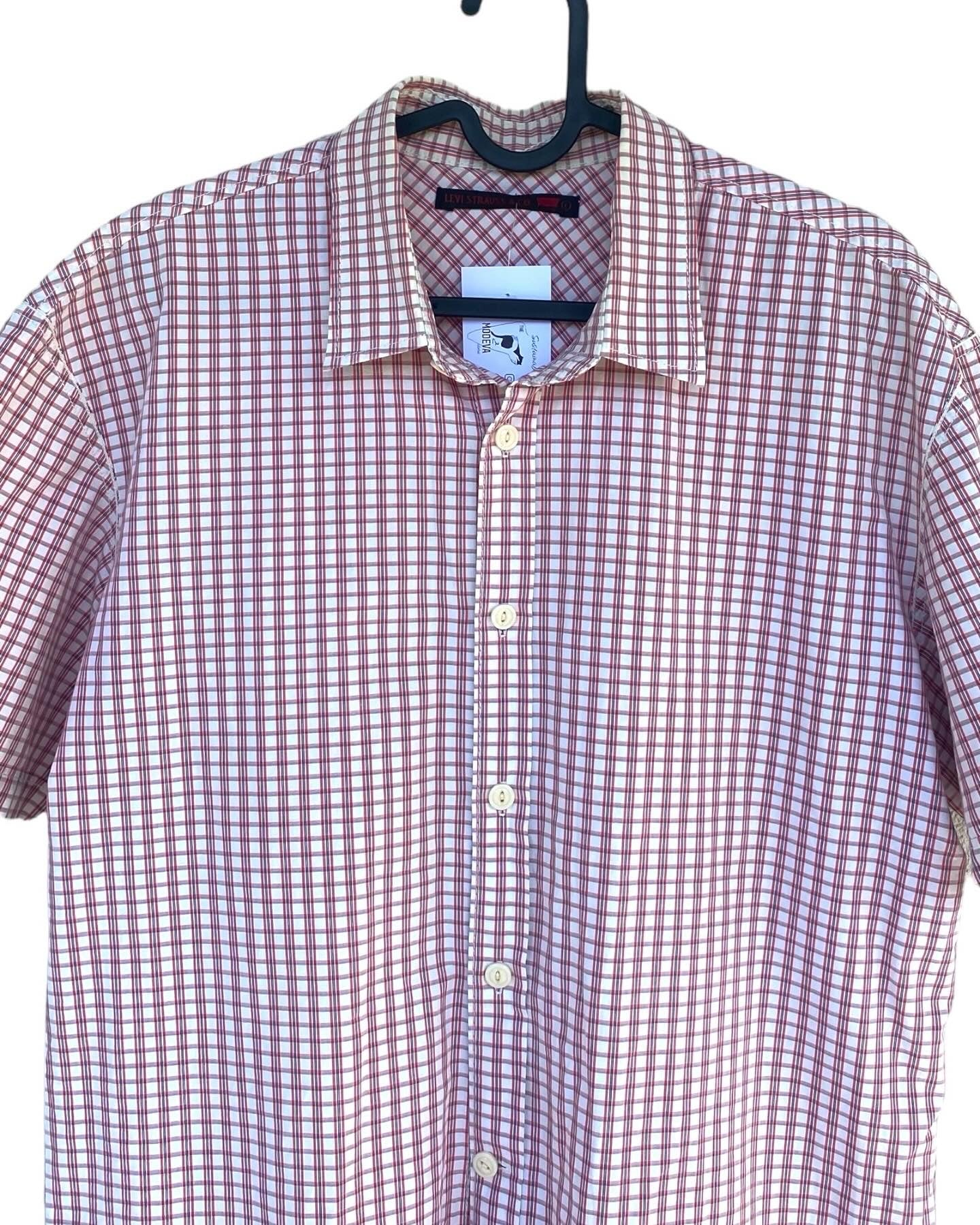 Levi’s checkered red shirt