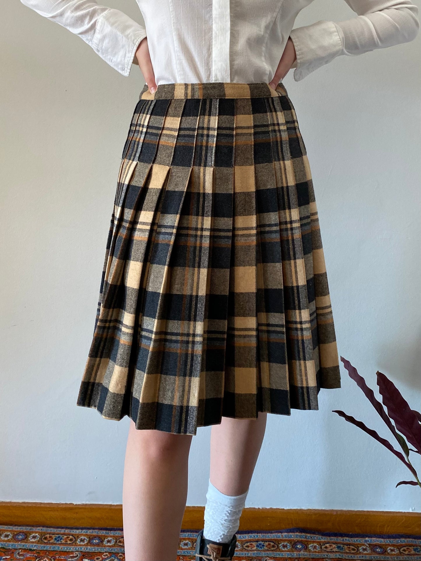 Vintage woollen midi skirt