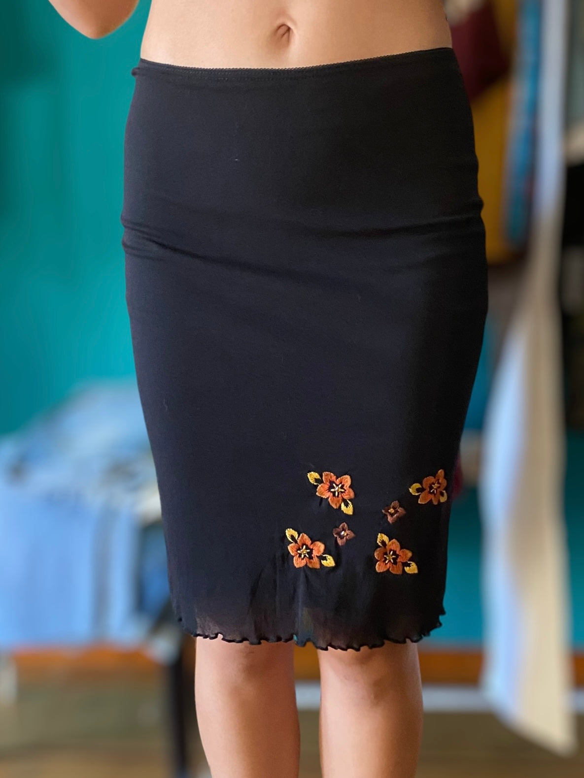 Vintage mesh skirt with embroidered flowers