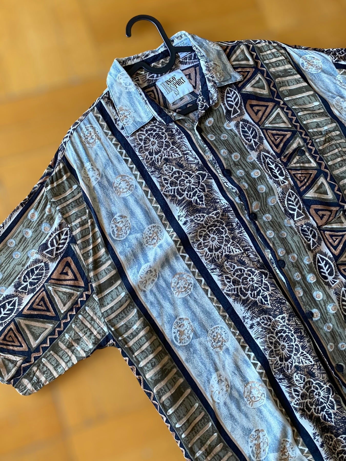 Hawaiian earthy vintage shirt