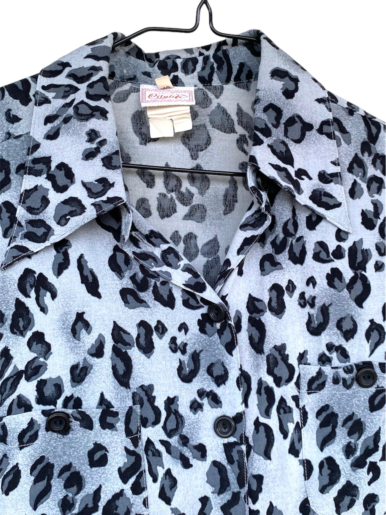 Grey leopard vintage shirt