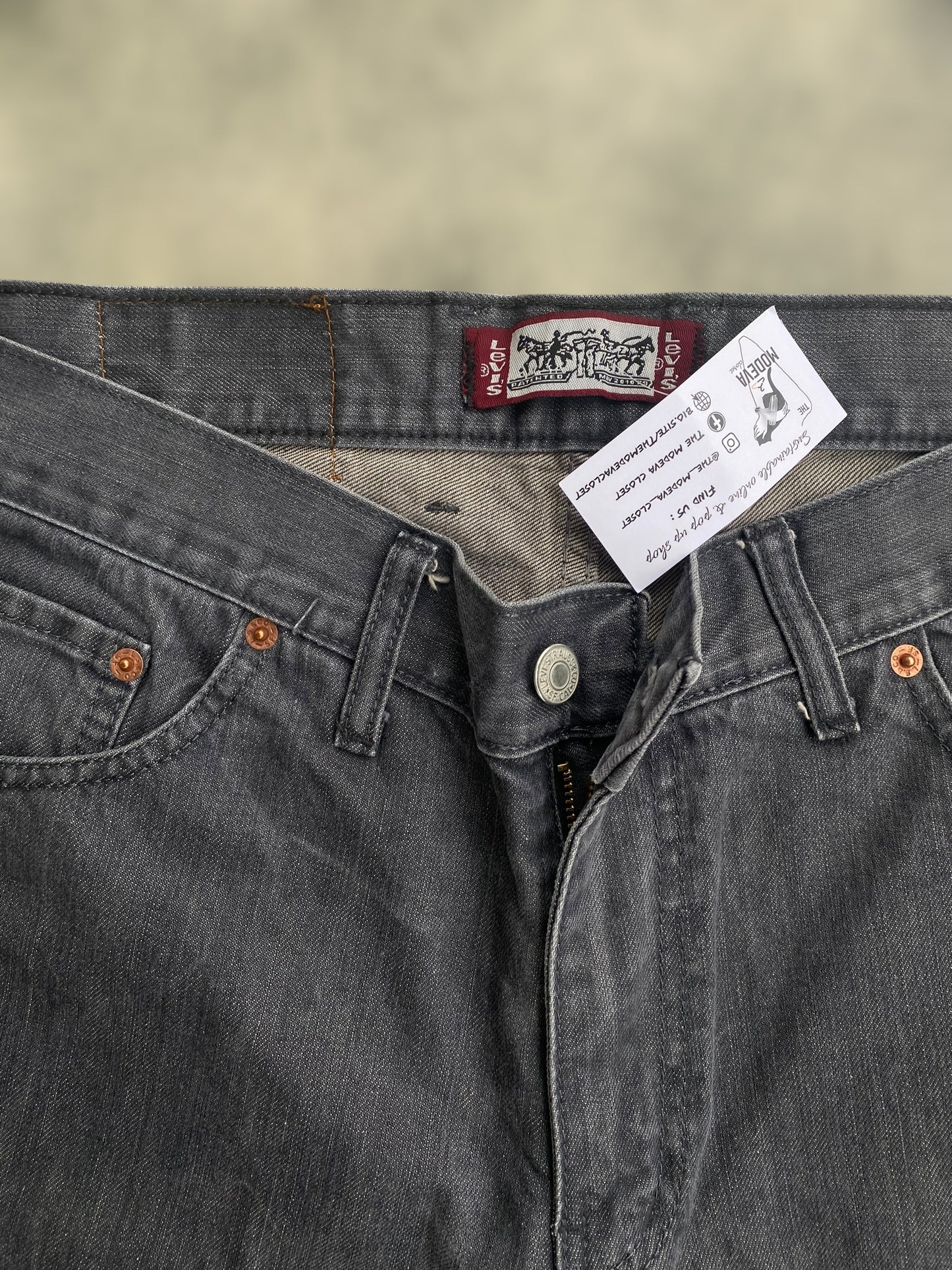 Grey Levi’s 501 (L-XL)