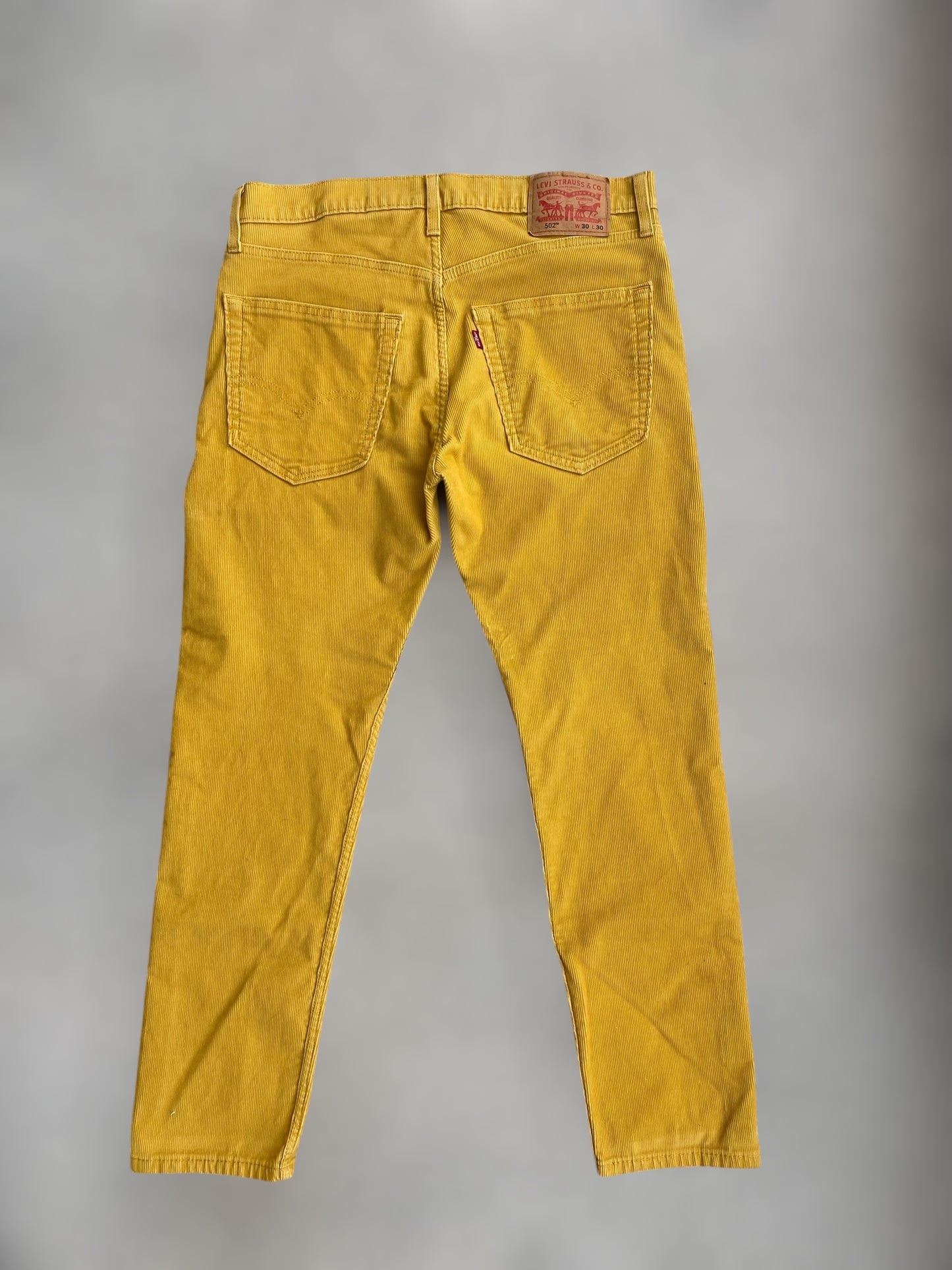 Mustard corduroy Levi’s 502 (M)